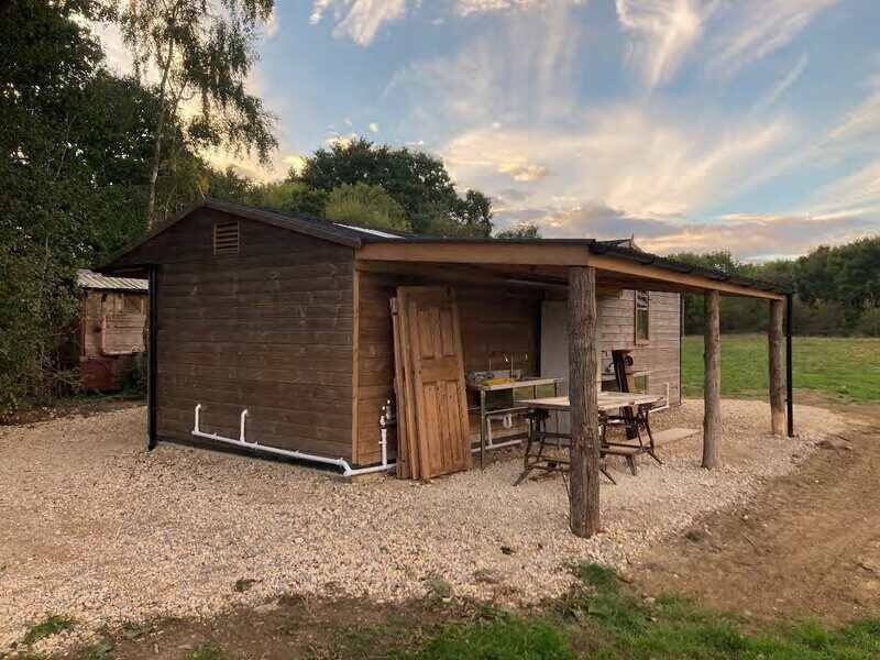 Campsite Welfare Unit Proximity to Composting loos at Rear of Image